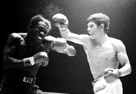 Monzon (right) defeats Griffith. 