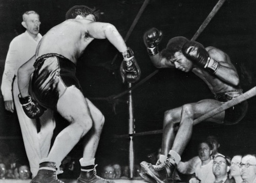 In the final three rounds LaMotta overwhelmed Robinson with his furious attack. 